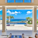 リビングからプールへ