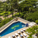 プールと回りの風景